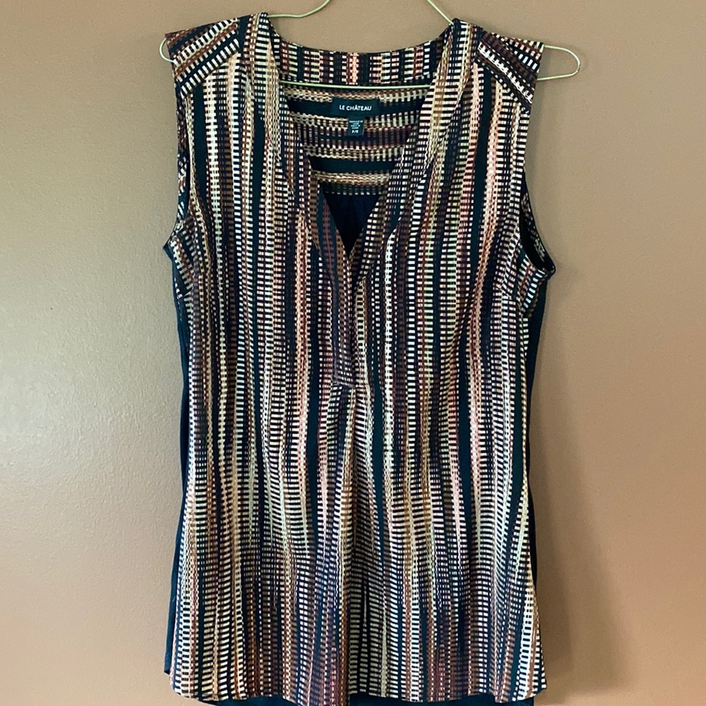 Le Château ladies tunic style blouse, in size small.